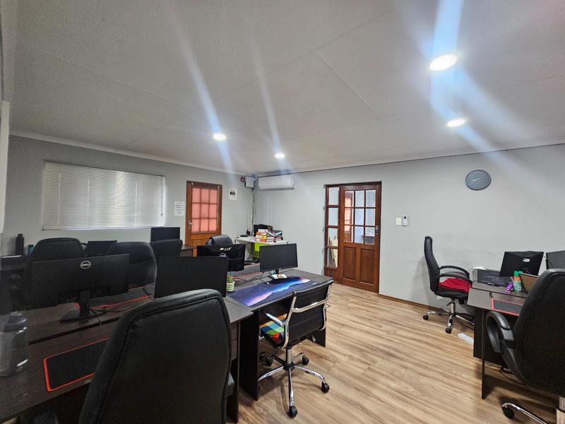 6 Bedroom Property for Sale in Zonnehoewe A H Gauteng