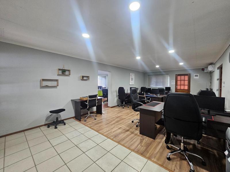 6 Bedroom Property for Sale in Zonnehoewe A H Gauteng