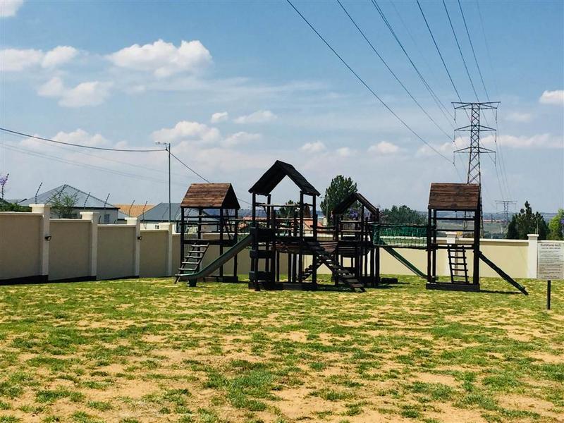 To Let 3 Bedroom Property for Rent in Broadacres Gauteng