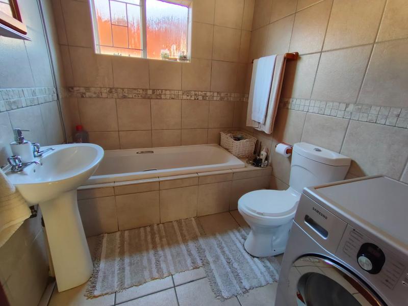2 Bedroom Property for Sale in Theresa Park Gauteng
