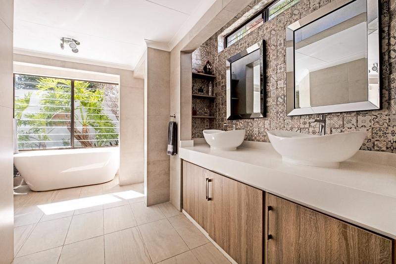 3 Bedroom Property for Sale in Sandhurst Gauteng