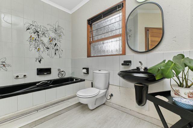 4 Bedroom Property for Sale in Sunninghill Gauteng