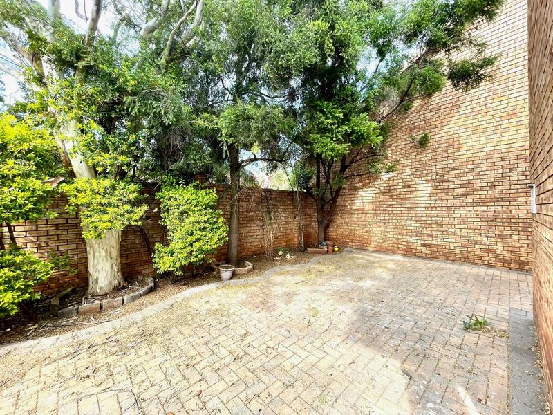To Let 3 Bedroom Property for Rent in Eldoglen Gauteng