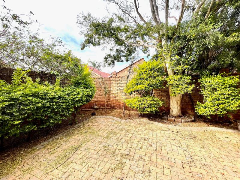 To Let 3 Bedroom Property for Rent in Eldoglen Gauteng