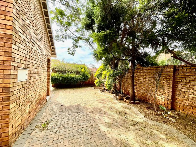 To Let 3 Bedroom Property for Rent in Eldoglen Gauteng