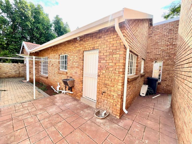 To Let 3 Bedroom Property for Rent in Eldoglen Gauteng