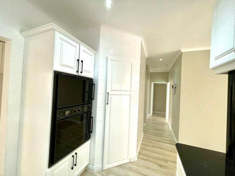 To Let 3 Bedroom Property for Rent in Eldoglen Gauteng