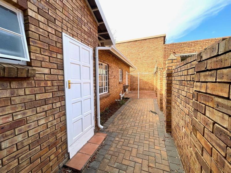 To Let 3 Bedroom Property for Rent in Eldoglen Gauteng