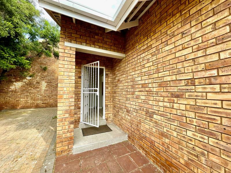 To Let 3 Bedroom Property for Rent in Eldoglen Gauteng