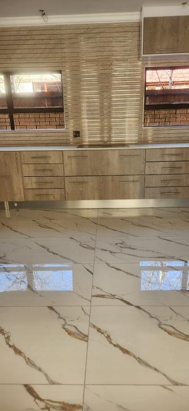 To Let 5 Bedroom Property for Rent in Eldopark Gauteng