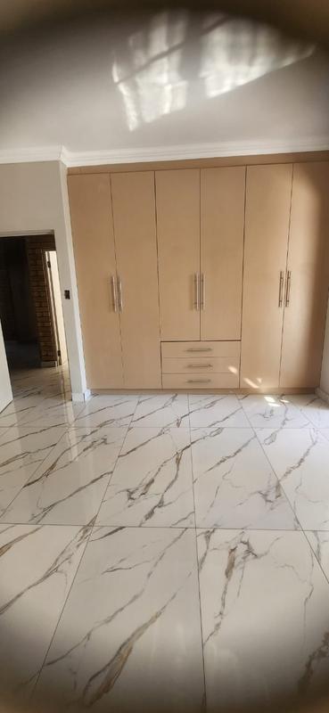 To Let 5 Bedroom Property for Rent in Eldopark Gauteng