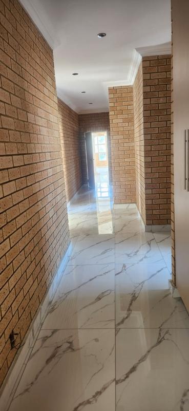 To Let 5 Bedroom Property for Rent in Eldopark Gauteng