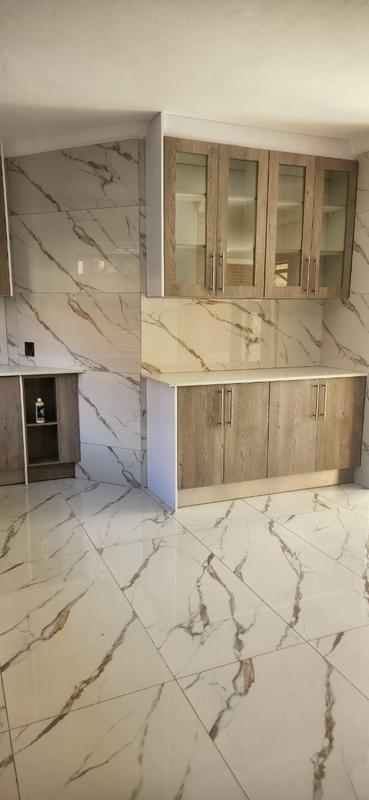 5 Bedroom Property for Sale in Eldopark Gauteng