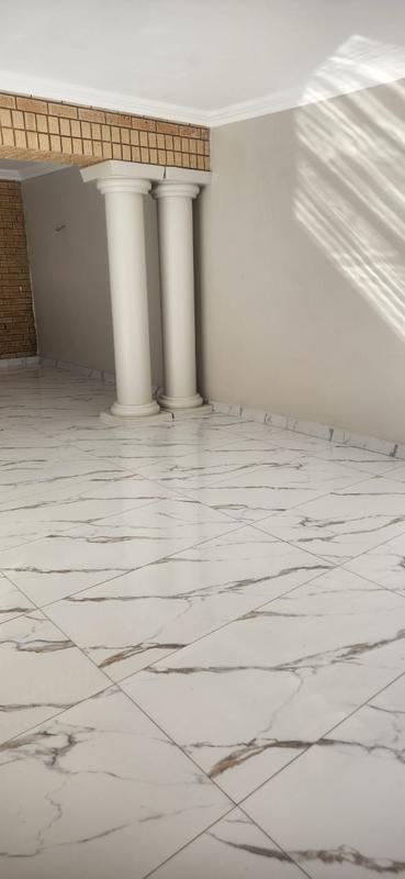 5 Bedroom Property for Sale in Eldopark Gauteng