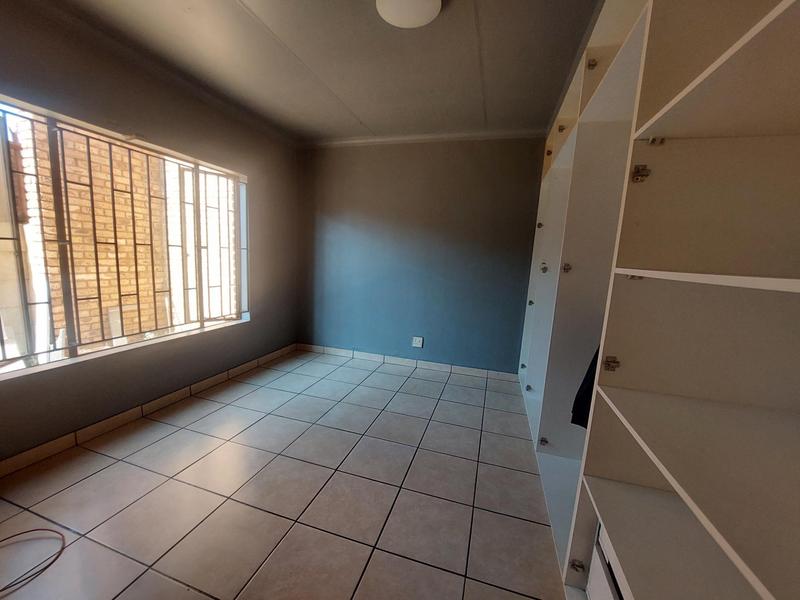 To Let 2 Bedroom Property for Rent in Laudium Gauteng