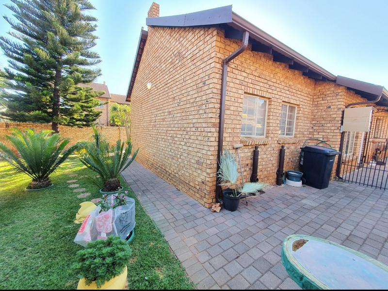 2 Bedroom Property for Sale in Sinoville Gauteng