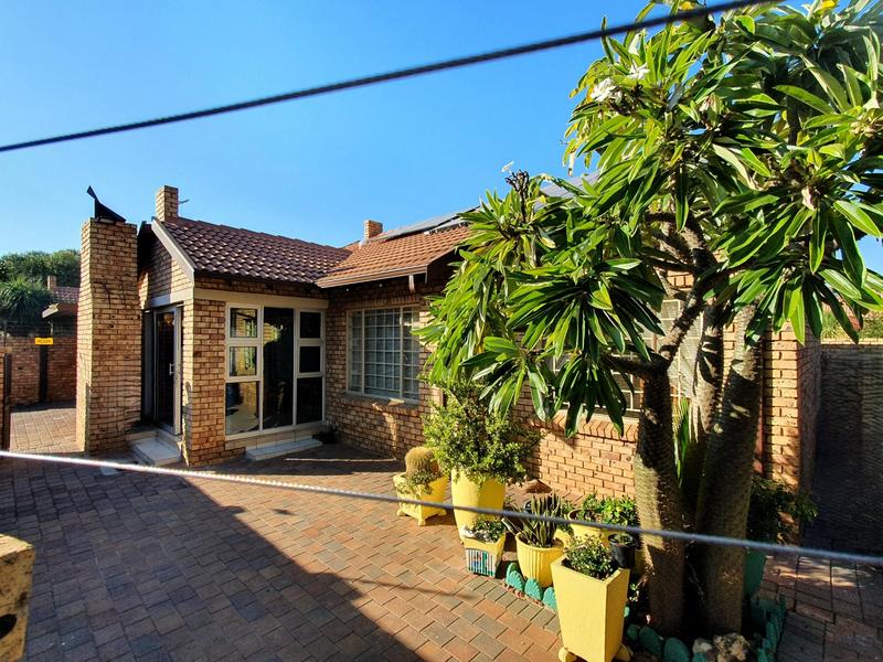 2 Bedroom Property for Sale in Sinoville Gauteng