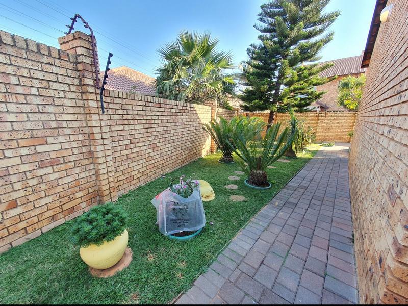 2 Bedroom Property for Sale in Sinoville Gauteng