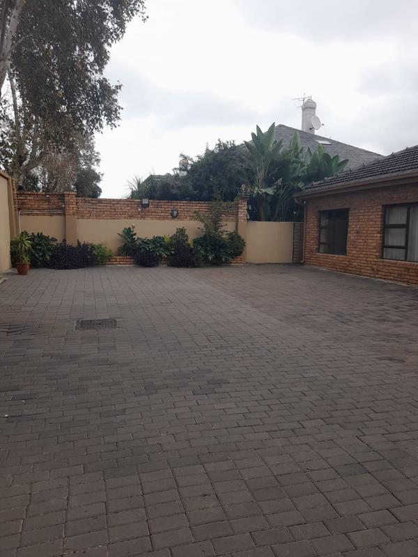 To Let 2 Bedroom Property for Rent in Greenside Gauteng