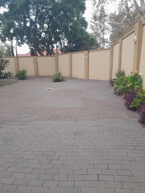 To Let 2 Bedroom Property for Rent in Greenside Gauteng