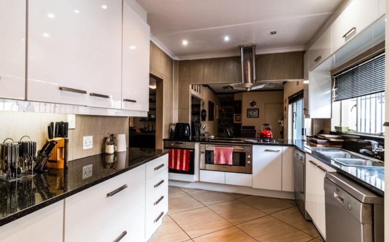 3 Bedroom Property for Sale in Buurendal Gauteng
