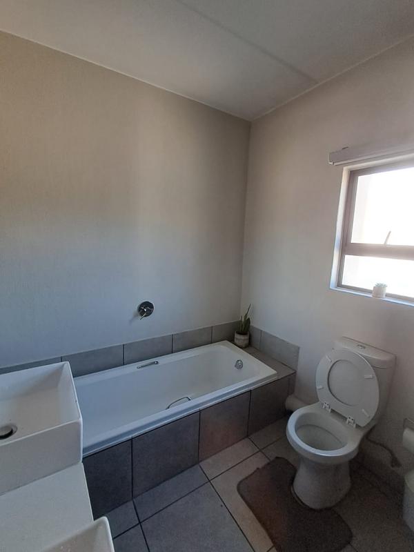 To Let 3 Bedroom Property for Rent in Broadacres Gauteng