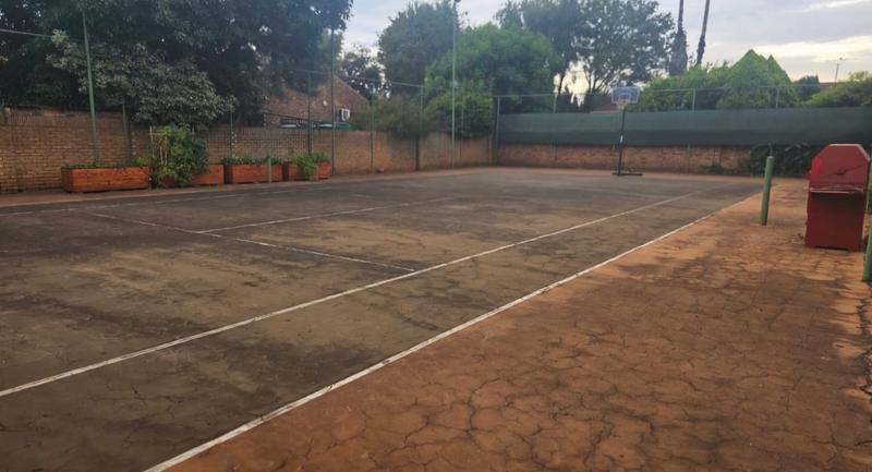 6 Bedroom Property for Sale in Carletonville Gauteng