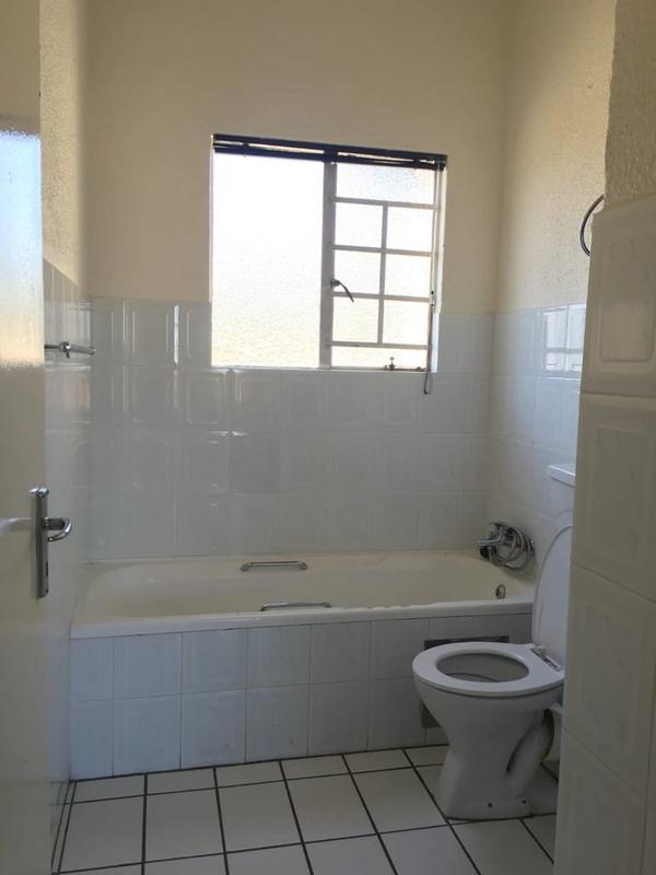 To Let 2 Bedroom Property for Rent in Lonehill Gauteng