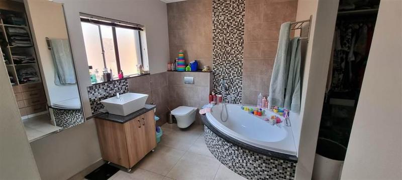 3 Bedroom Property for Sale in Amberfield Gauteng