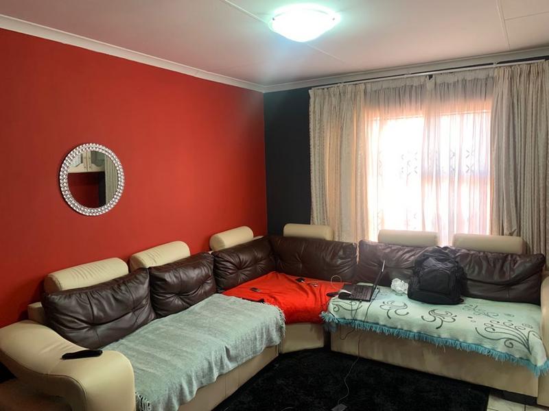 To Let 2 Bedroom Property for Rent in Fleurhof Gauteng