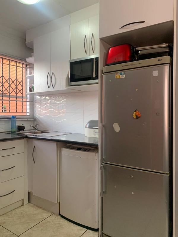 To Let 2 Bedroom Property for Rent in Fleurhof Gauteng