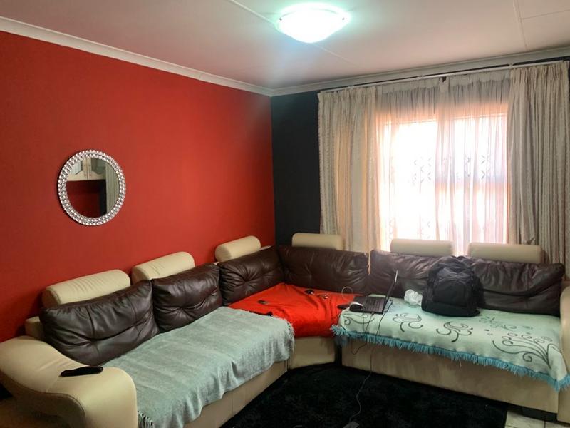 To Let 2 Bedroom Property for Rent in Fleurhof Gauteng