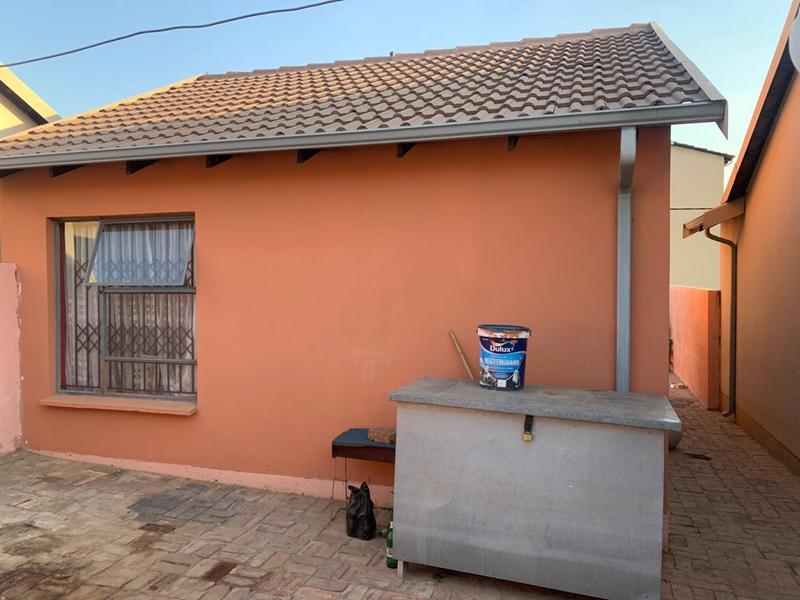 To Let 2 Bedroom Property for Rent in Fleurhof Gauteng