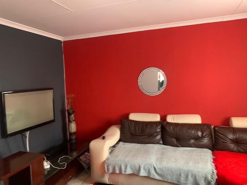 To Let 2 Bedroom Property for Rent in Fleurhof Gauteng