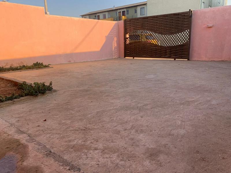 To Let 2 Bedroom Property for Rent in Fleurhof Gauteng