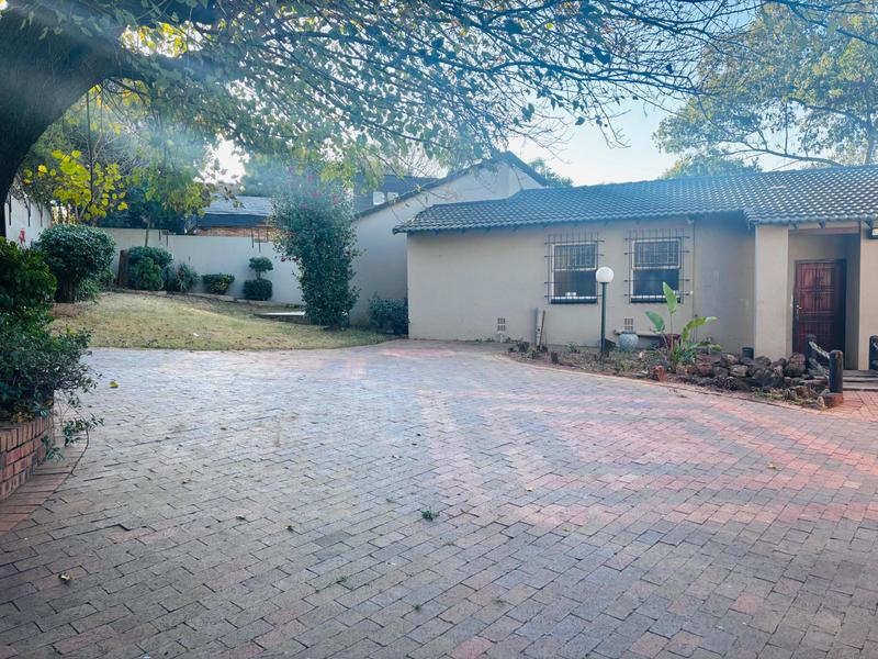 To Let 1 Bedroom Property for Rent in Hurlingham Gauteng