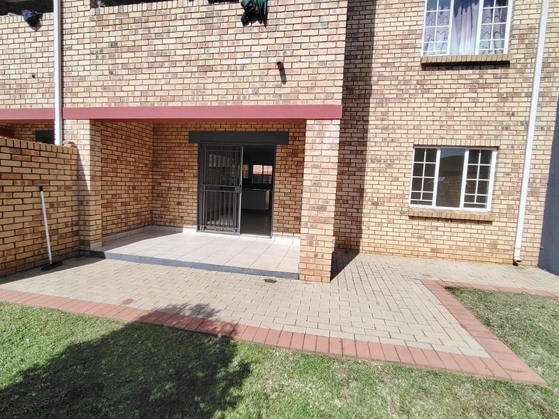 To Let 2 Bedroom Property for Rent in Monavoni Gauteng