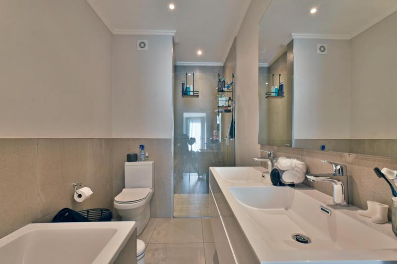 2 Bedroom Property for Sale in Dunkeld Gauteng