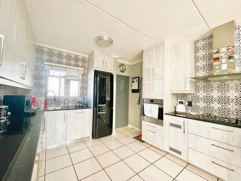 1 Bedroom Property for Sale in Bryanston Gauteng