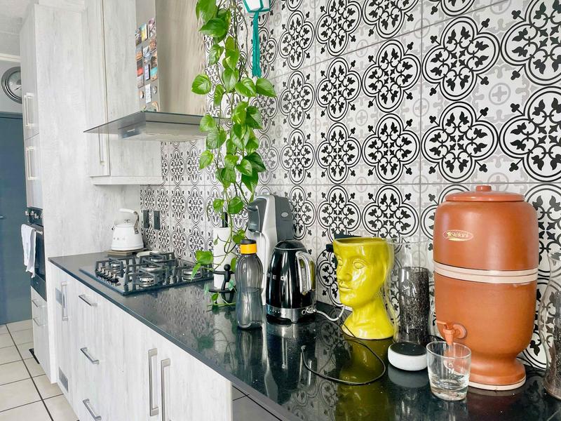 1 Bedroom Property for Sale in Bryanston Gauteng