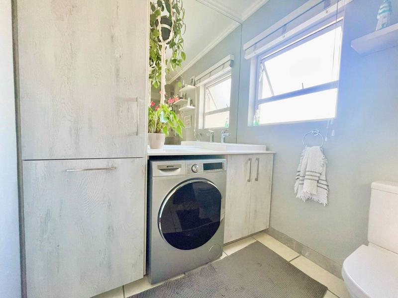 1 Bedroom Property for Sale in Bryanston Gauteng
