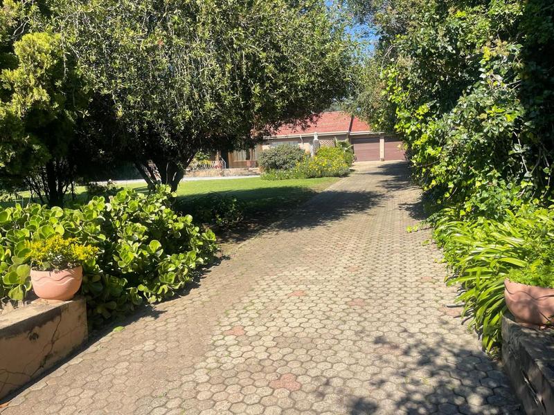 4 Bedroom Property for Sale in Mondeor Gauteng