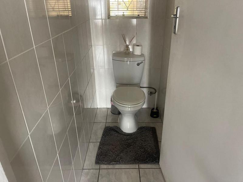 4 Bedroom Property for Sale in Mondeor Gauteng