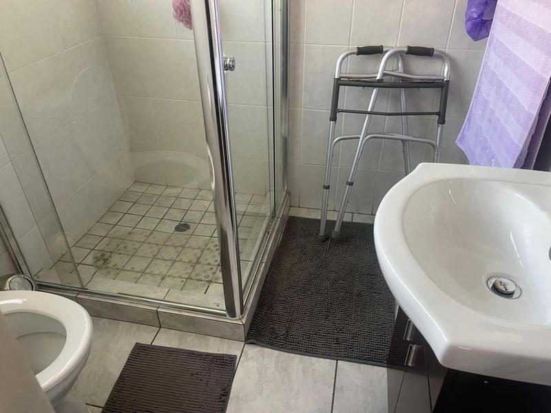 4 Bedroom Property for Sale in Mondeor Gauteng