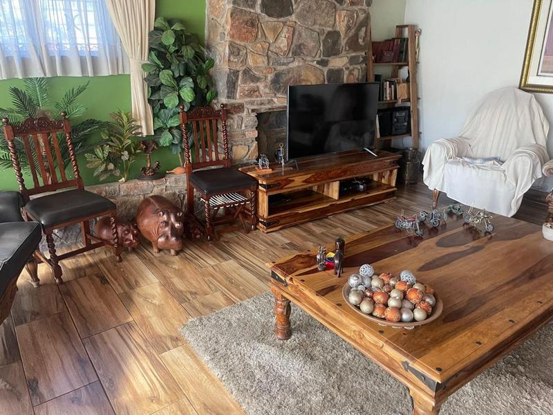 4 Bedroom Property for Sale in Mondeor Gauteng