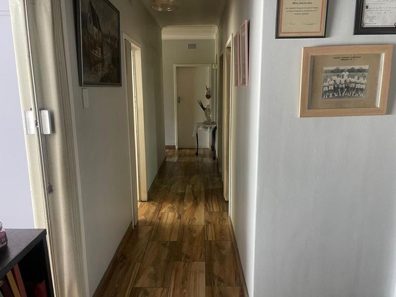 4 Bedroom Property for Sale in Mondeor Gauteng