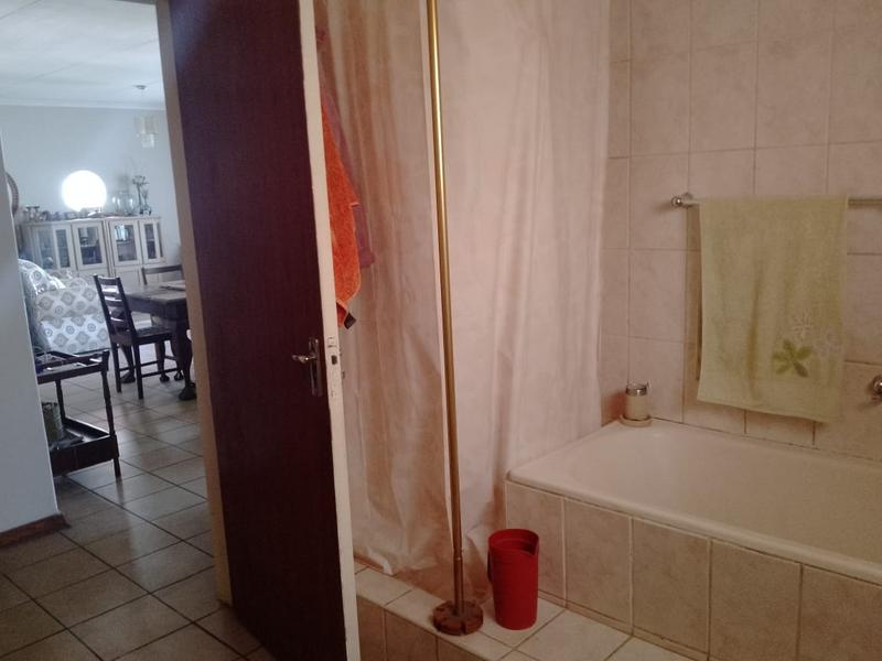 3 Bedroom Property for Sale in Geduld Gauteng