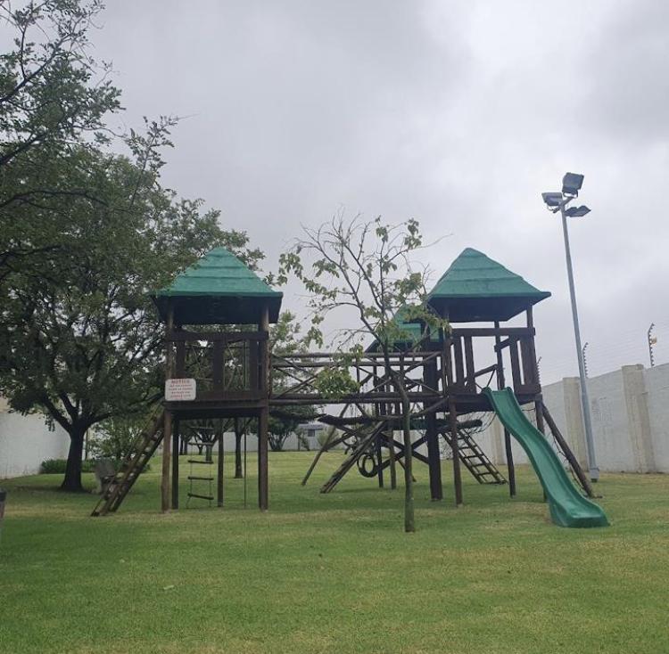To Let 4 Bedroom Property for Rent in Kyalami Hills Gauteng