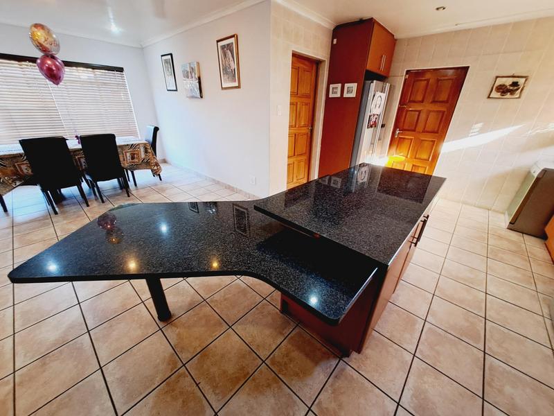 4 Bedroom Property for Sale in Sunnyridge Gauteng