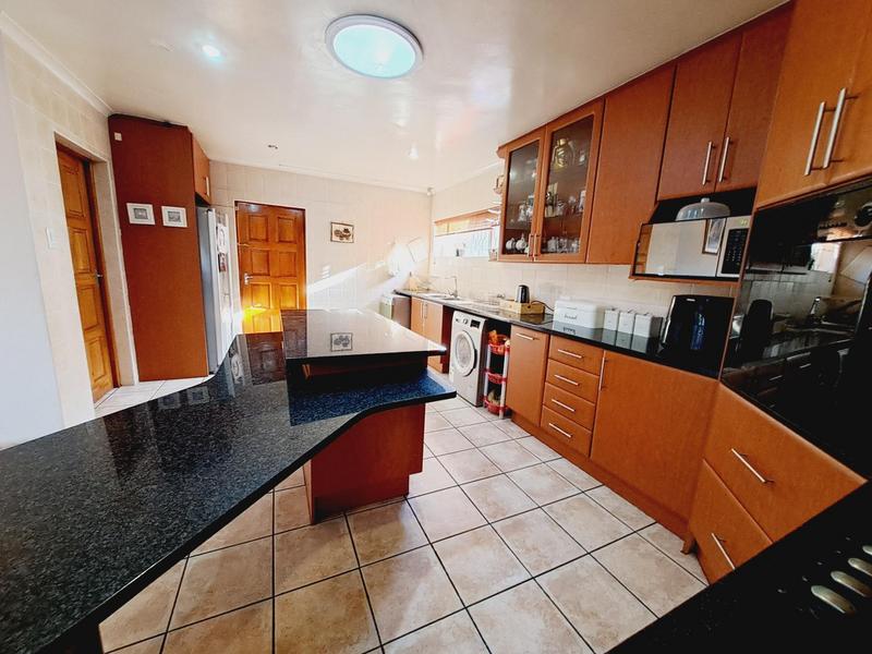 4 Bedroom Property for Sale in Sunnyridge Gauteng